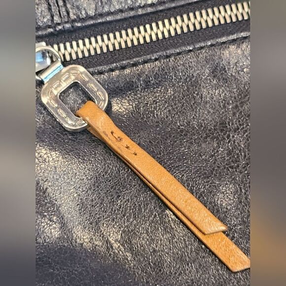 Hobo International Black & Tan leather Top Handle Bag/Buckle Bag Purse Zipper - Picture 4 of 13